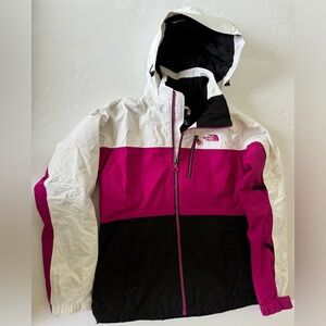 THE NORTH FACE fuschia, black,white ski coat - never worn - sz. Medium